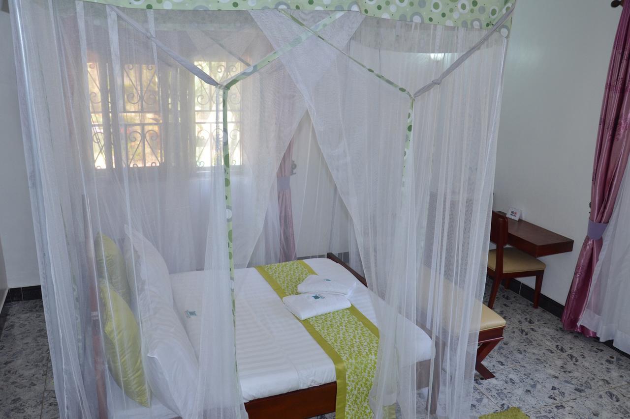 Sheevy"S Bed N Breakfast Fort Portal Exteriör bild